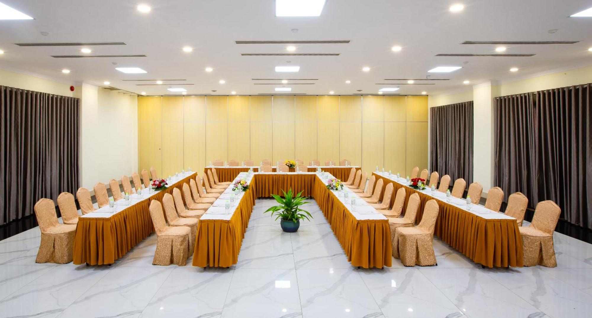 Golden Coast Resort & Spa Phan Thiet Bagian luar foto